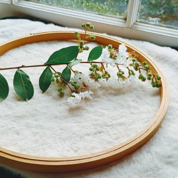 Vintage large wood embroidery hoop w screw tightener, size 10, Fiber Arts - Picture 2 of 7